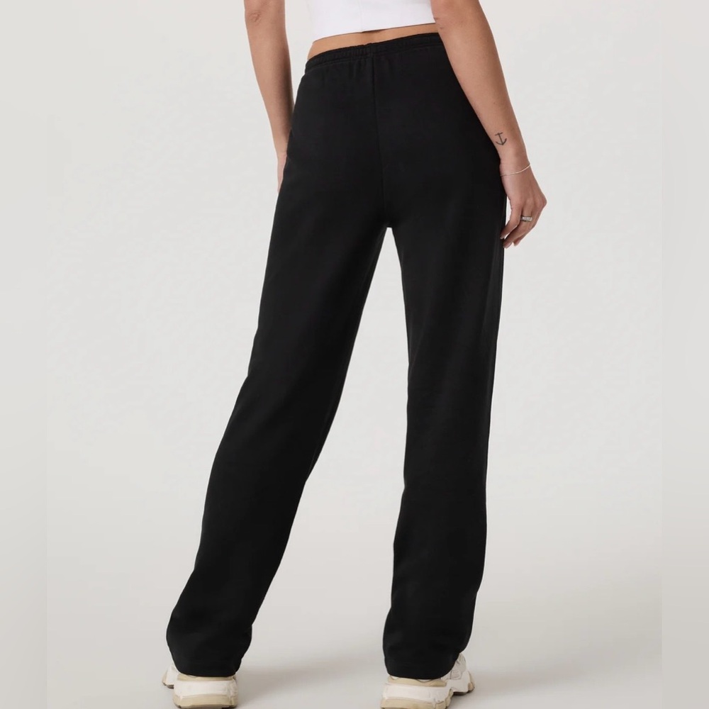Vuori Sedona straight leg sweatpants regular size small , 30 inch inseam ,black. - Picture 2 of 4